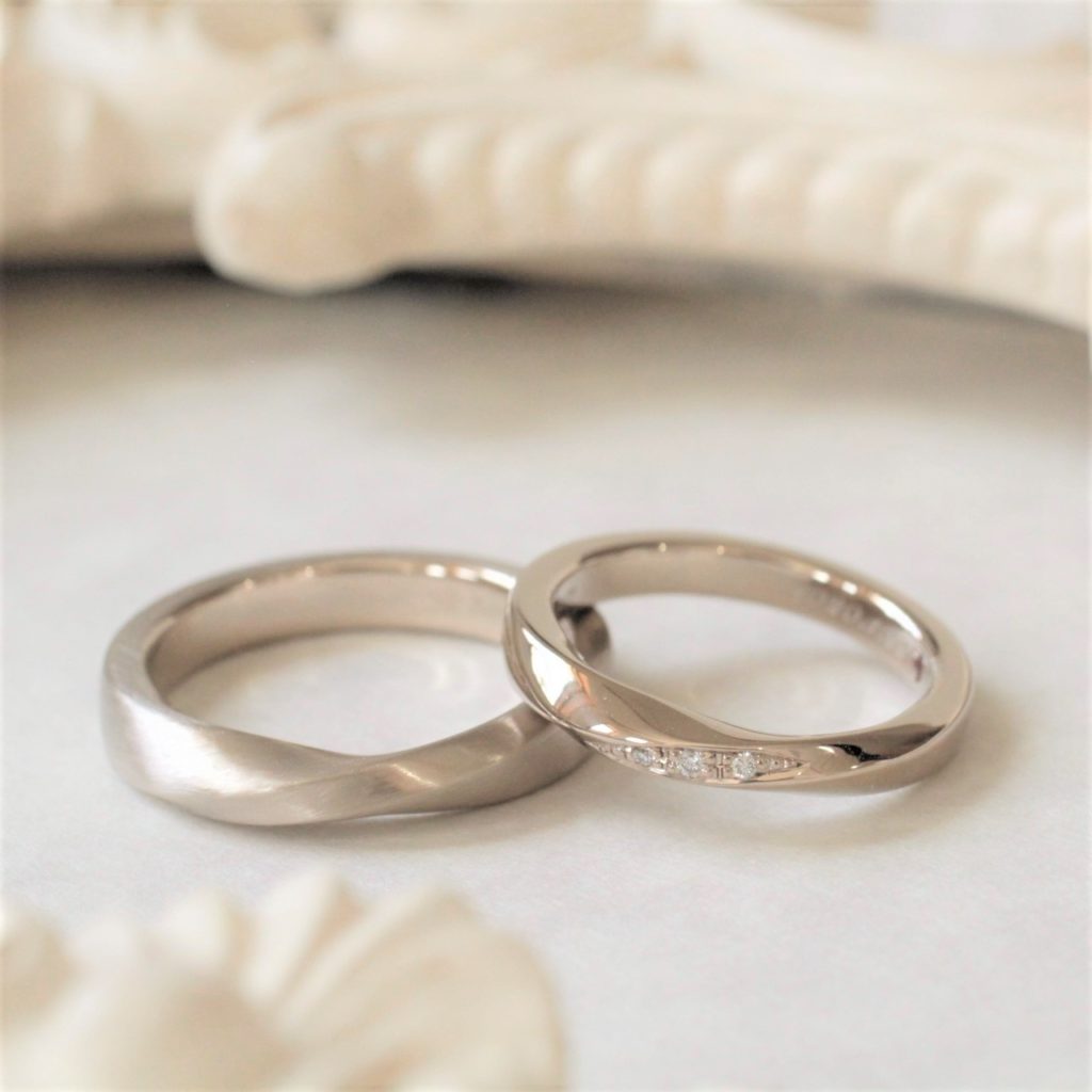 マリージュエリーの結婚指輪　ホワイトゴールドで作ったメビウスの輪がモチーフのマリッジリング　長野県軽井沢のオーダーメイド工房