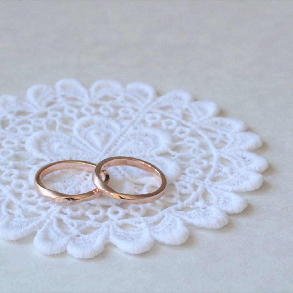 マリージュエリーの結婚指輪　ピンクゴールドで仕立てたメビウスの輪がモチーフのマリッジリング　長野県軽井沢のオーダーメイド工房