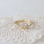 マリジュエリーのイエローゴールドの婚約指輪