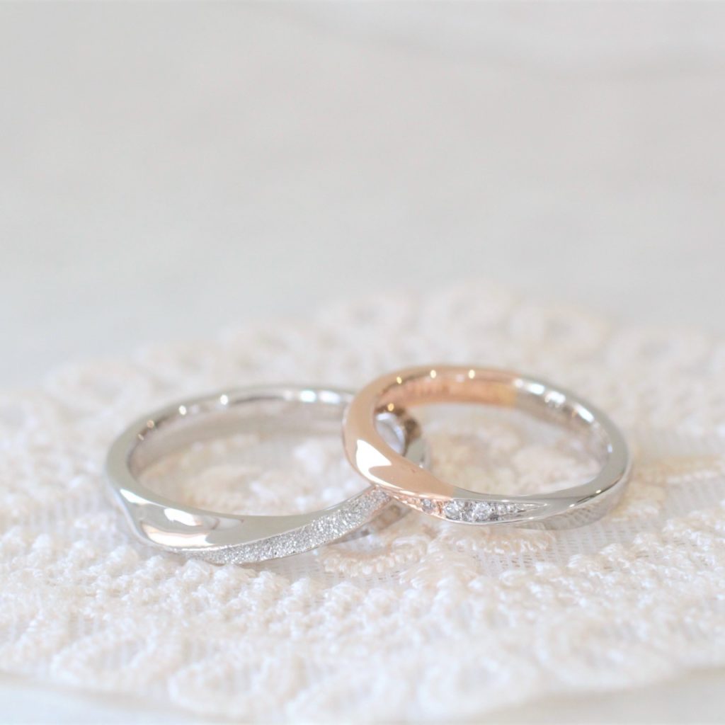長野県軽井沢マリジュエリーのプラチナとピンクゴールドの結婚指輪