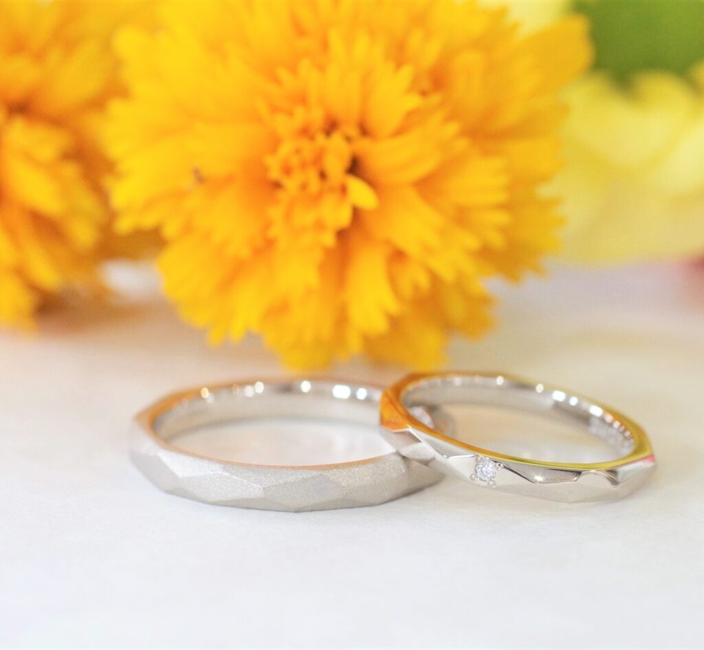 一面一面に宿るぬくもりの結婚指輪